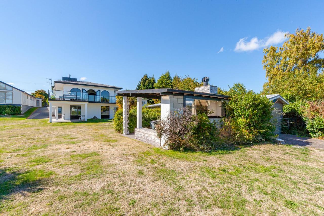 Lakefront Villa - Waitahanui Holiday Home Exterior photo